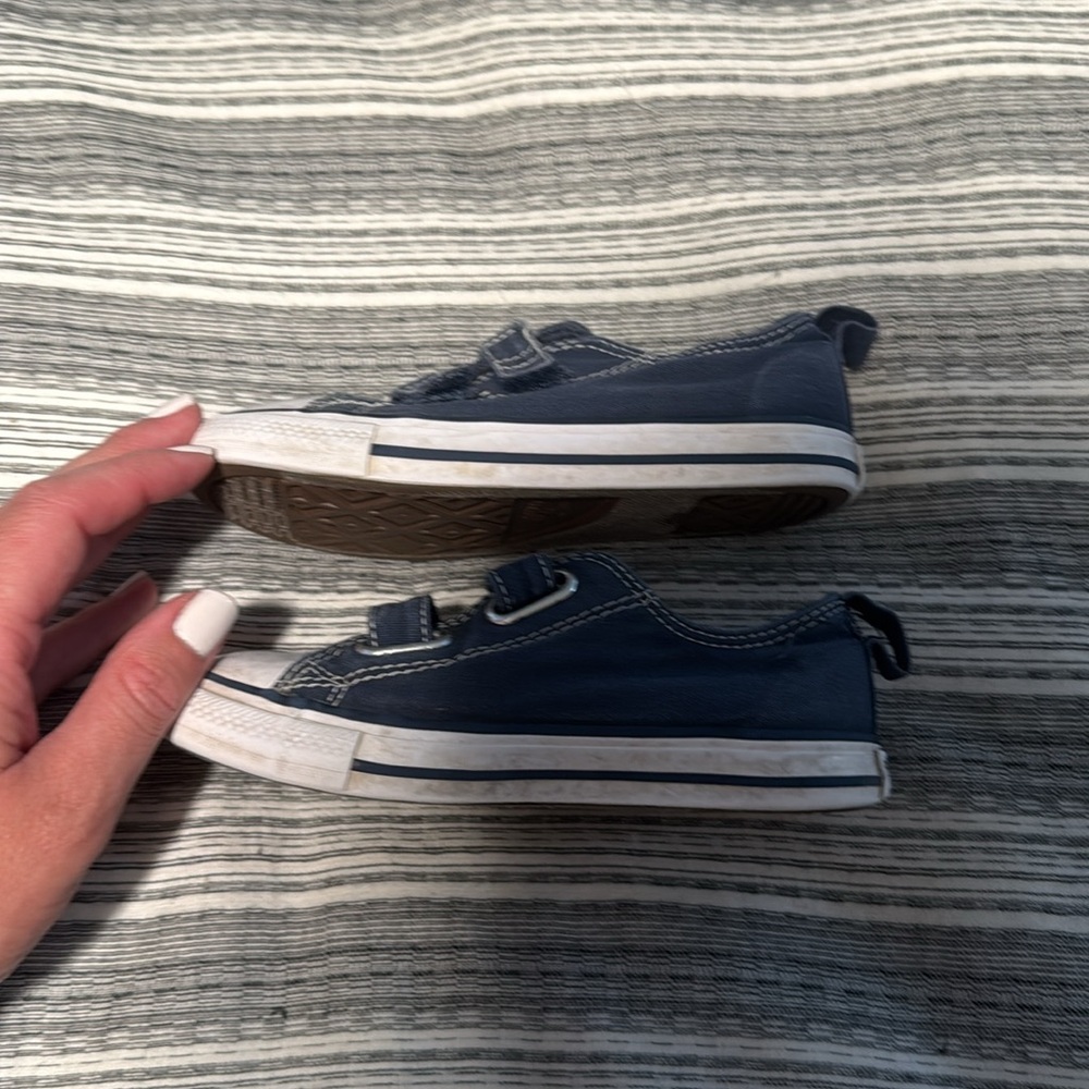Velcro Infant Size 10 Converse Navy - Picture 5 of 9